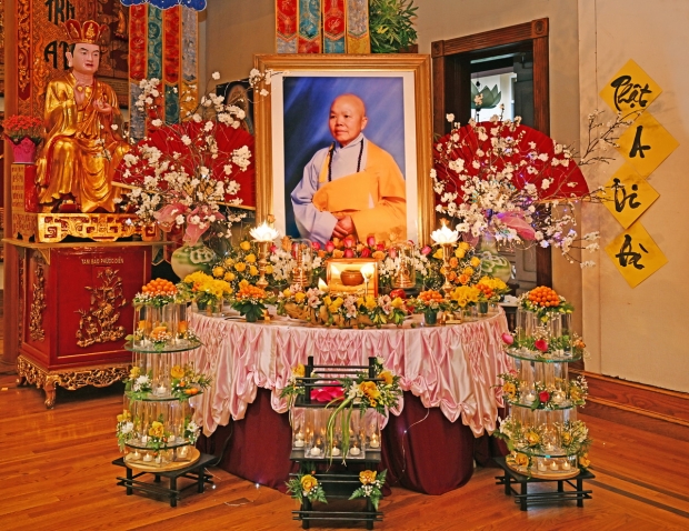 LỄ THẮP NẾN TƯỞNG NIỆM SƯ BÀ TỌA CHỦ KHAI NGUYÊN CHÙA ĐỨC VIÊN, SAN JOSE, HOA KỲ.