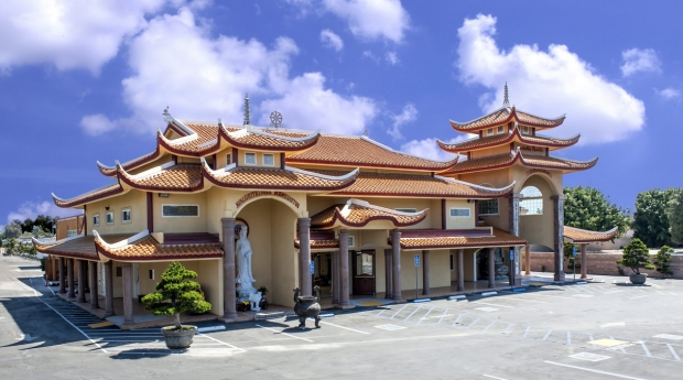 TU VIỆN HOA NGHIÊM - NGÔI CHÙA VIỆT CÓ KIẾN TRÚC ĐẶC SẮC Ở MIỀN NAM CALIFORNIA, HOA KỲ.