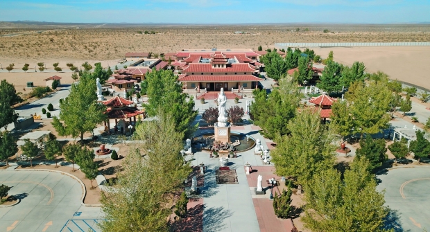 THIỀN VIỆN CHÂN NGUYÊN, ADELANTO, CALIFORNIA - NGÔI CHÙA VIỆT TRÊN SA MẠC LỚN NHẤT TOÀN CẦU.